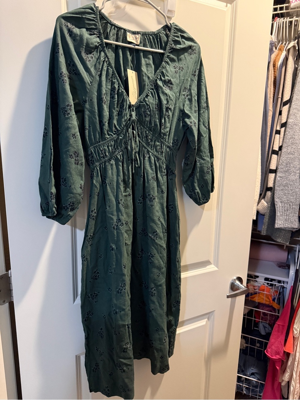 Universal Thread Forest Green V-Neck Midi Dress with Tie Waist